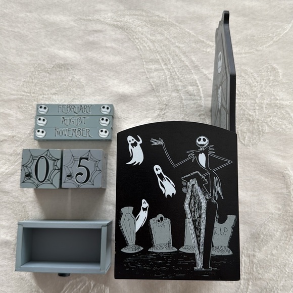 Nightmare Before Christmas Perpetual wood block calendar - Picture 4 of 8